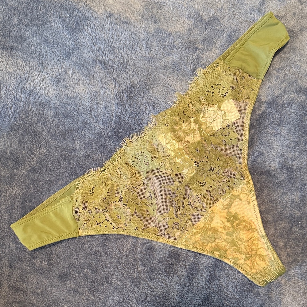 ☀️ Skarlett Blue x Intimately Free People Entice Lace Thong Panties NWT